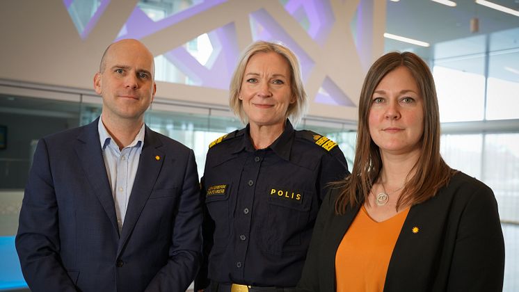 Anders Tallgren (S) kommunalråd, Ulrika Sundström lokalpolisområdeschef, Frida Nilsson (C) kommunalråd. 16x9
