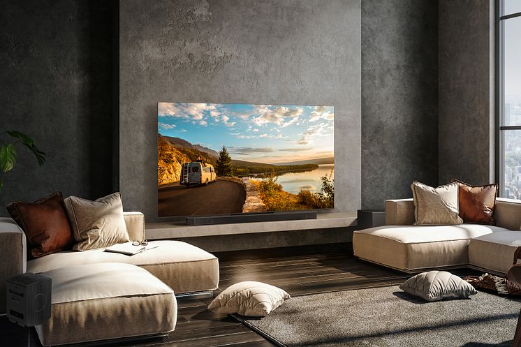 Lifestyle_NeoQLED-8K_QN900C_WithSoundbar