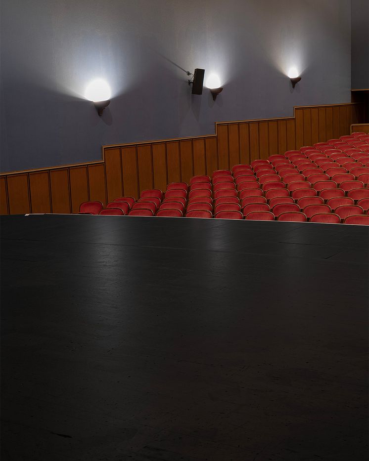 Teaterscen m Osmo Hårdvaxolja m halkskydd 3094 närbild.jpg