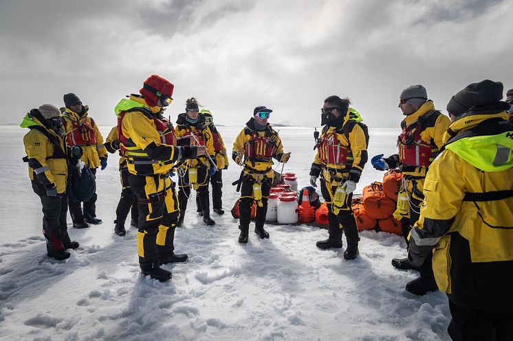 2__Antarctica DEC2021_MS Roald Amundsen_Photo Hurtigruten Expeditions_Oscar Farrera.jpg