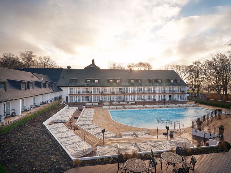 Maryhill_outsidepool.jpg