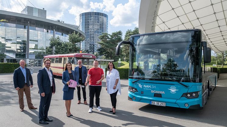 Bus-Übergabe - Niederflurbus Scania Citywide in der Autostadt_a.jpg