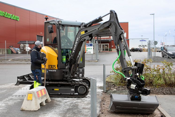 Volvo ECR25 Electric i arbete åt Swecon och Lantmännen