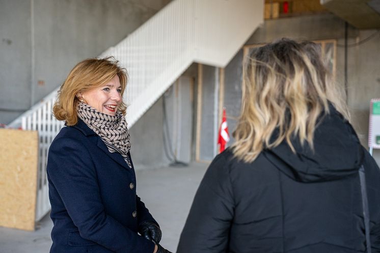 Salg- og Marketingchef Helle Thomasberg byder gæster velkommen 2