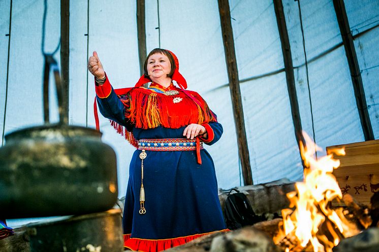 Sami woman cooking in lavvo-Photo - Christian Roth Christensen - VisitNorway.com.JPG