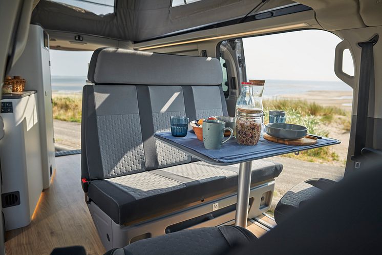 2024FordTransitNuggetLWBTitanium_7_new_finish_rear.jpg