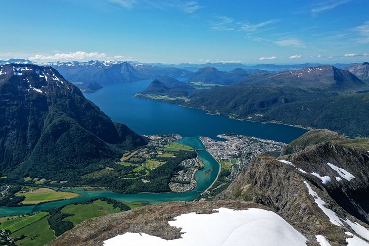 Romsdalseggen ridge-Photo - Øyvind Heen - fjords.com.jpg