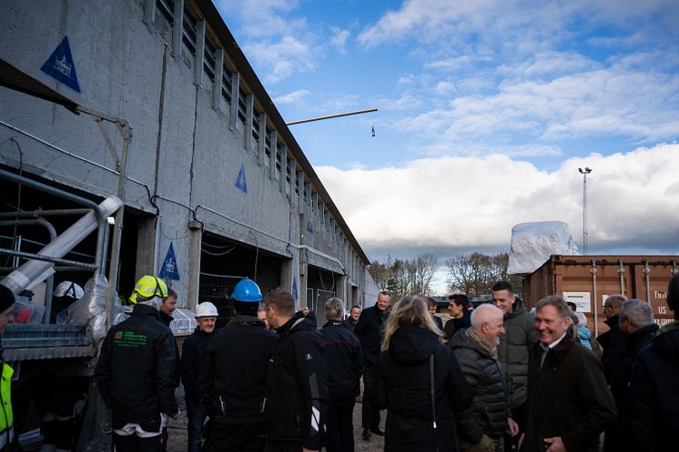 Traditionen tro skulle bygningen indvies med en flaske champagne (1)
