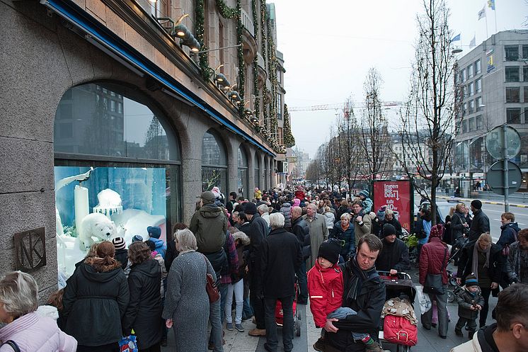 Skyltsöndag på Nordiska Kompaniet i Stockholm. Bild 8