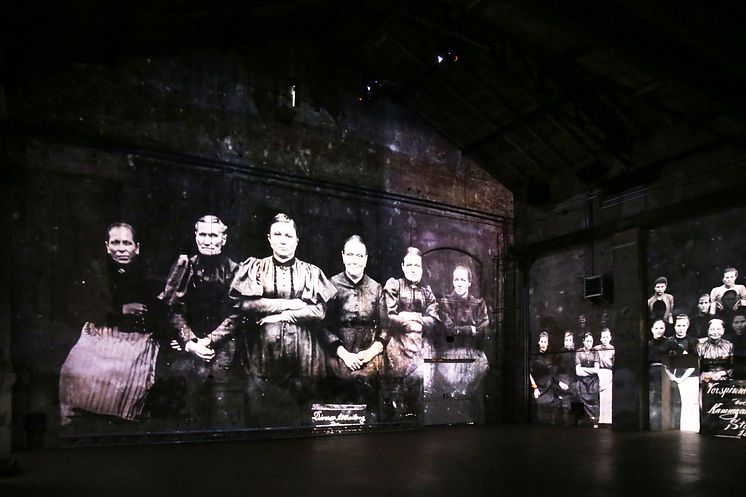 Kunstkraftwerk Leipzig - Blick in die Ausstellung "Boomtown"