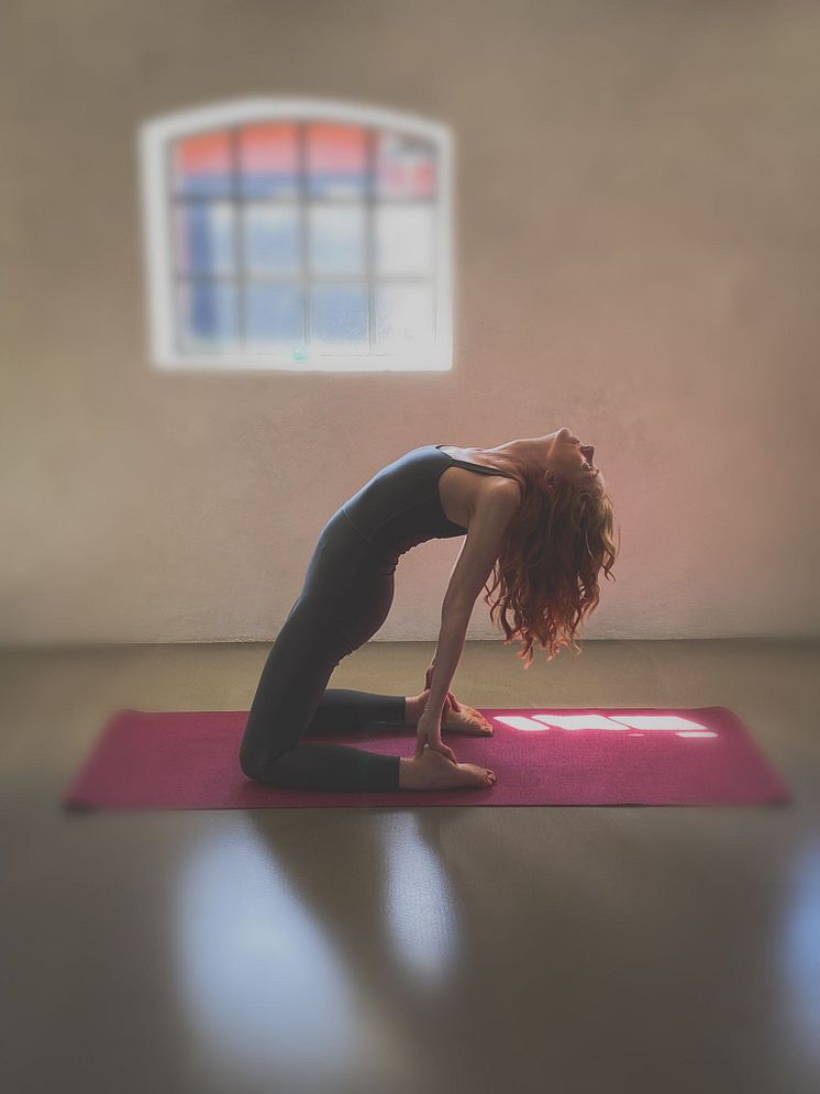 Therese Åkesson - pressbild yoga