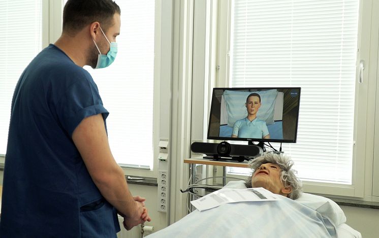 Avatar tränar patientdialog med sjuksköterskestudenter 2.jpg