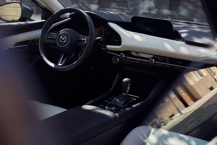 Mazda3 Sedan med Off-white skinnklädsel