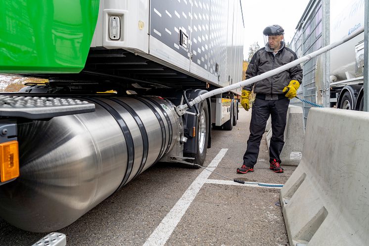 Betankungsvorgang eines Scania LNG-Lkw