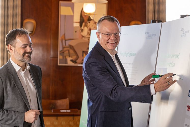 Jesper Lund, President and CEO, and Jacob Bundsgaard, Mayor of Aarhus Municipality, Commitment Paper 4 - Feb 2023