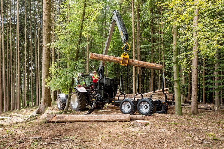 MF1602/V9000 Skogsvagn och kran från skogsprogrammet Multiforest.