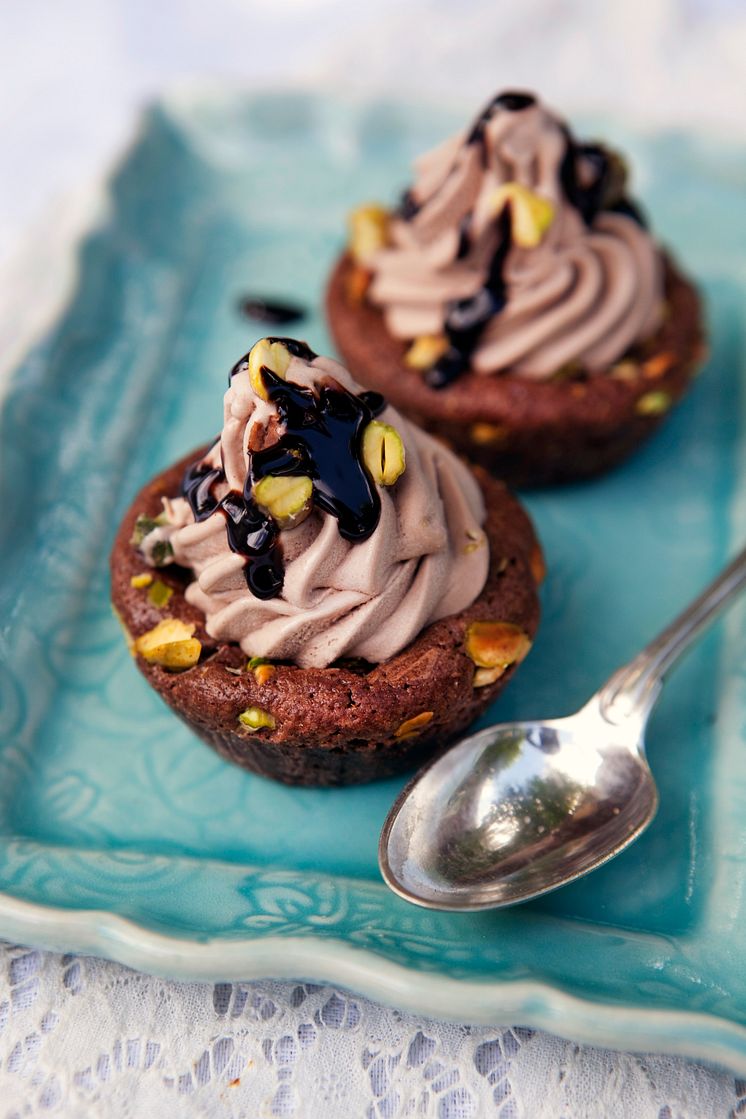 Muffins med chokolade softice og pistacienødder