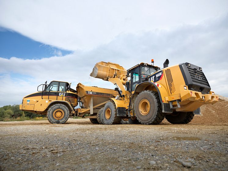 Cat 966M XE hybridhjullastare i arbete-2