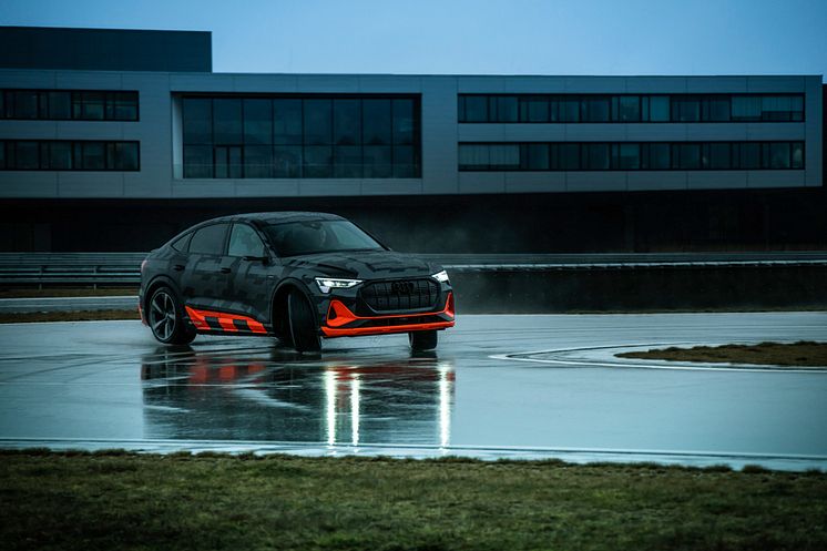 Audi e-tron Sportback S i design camouflage
