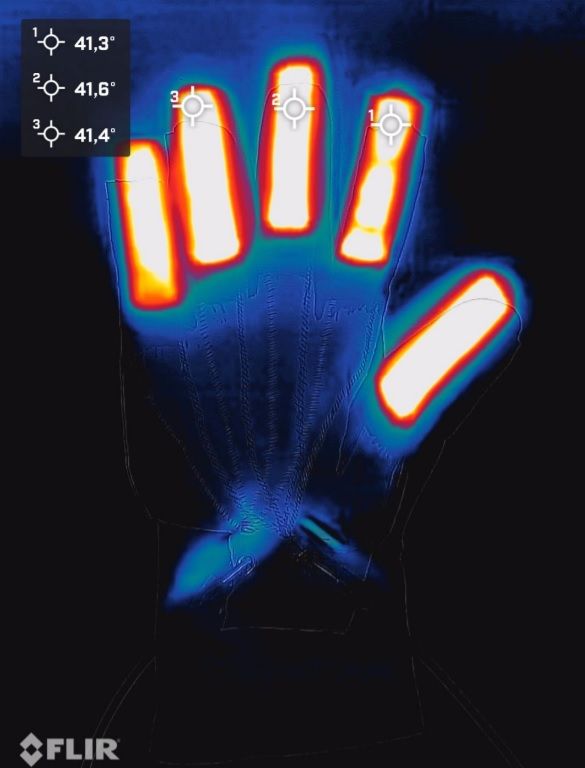 Thermal Imaging of the Glove heated by G-HEATEX.jpg