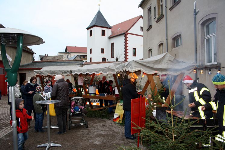 Jugendfeuerwehr veranstaltet ersten Weihnachtsmarkt in Buchheim