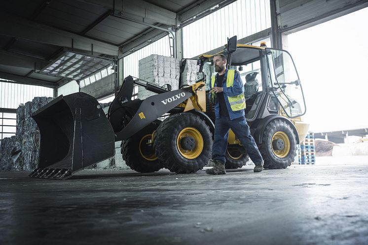 Utsläppsfritt i Bayern med Volvo L25 Electric - förare