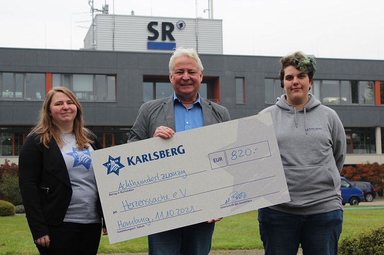 Spendenübergabe_Karlsberg-Azubis.JPG