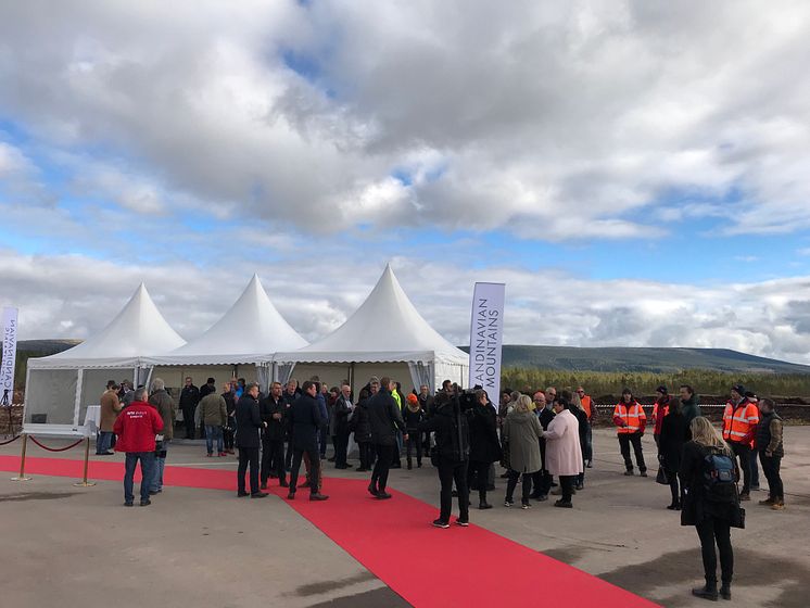 Första spadtaget vid Scandinavian Mountains Airport AB