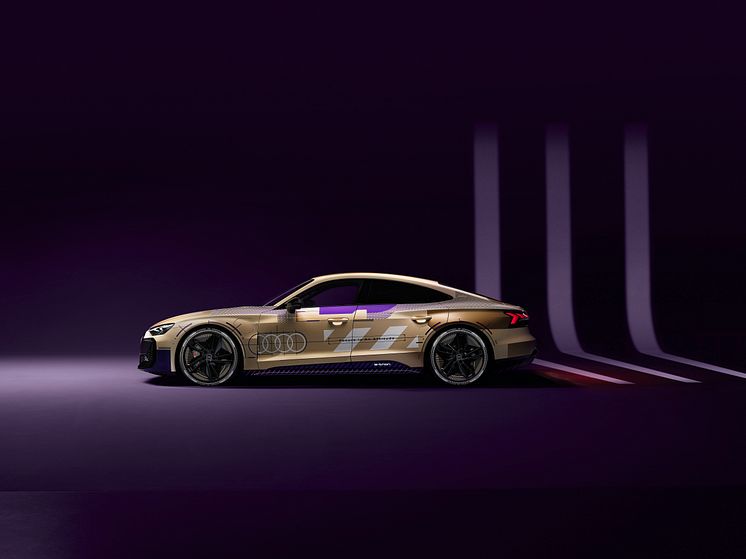 Audi e-tron GT prototype med golden camouflage