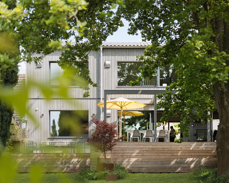 Haus Stier aus der Gartenperspektive