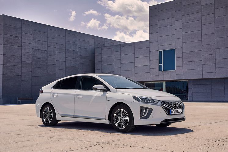 Nya Hyundai IONIQ Plug-in Hybrid.