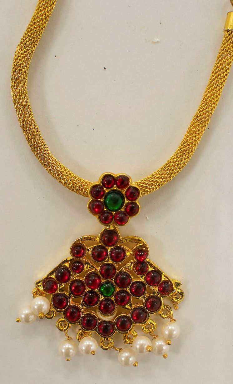 Gold necklace - red jewels.jpg
