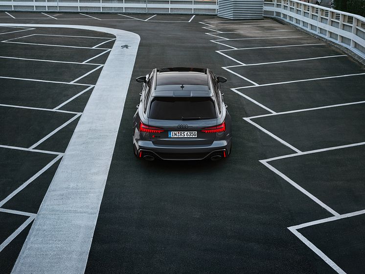 Audi RS 6 Avant performance (Nimbusgrå perleeffekt)