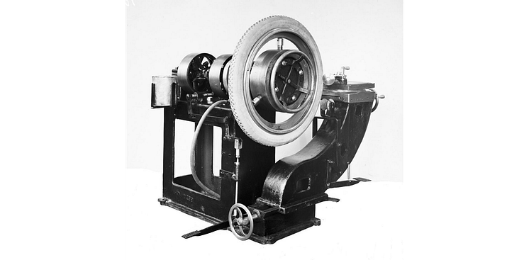 tirebuildingmachine1915