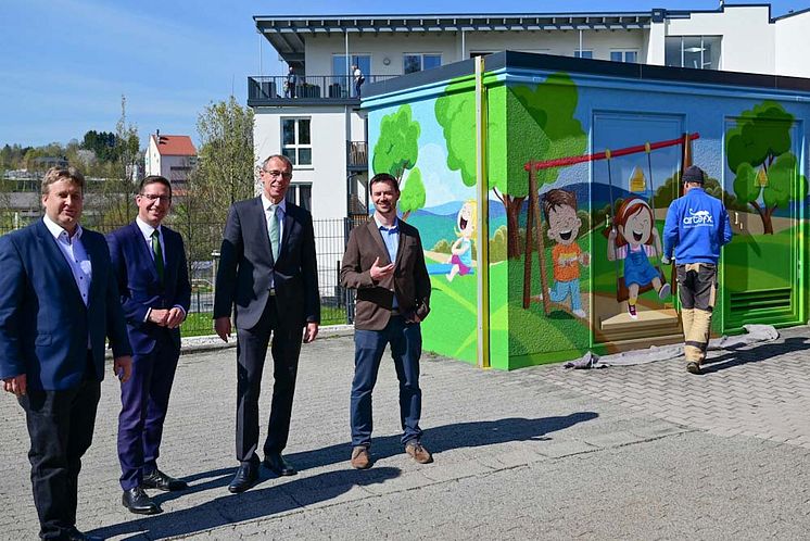 Bemalung der Bayernwerk-Station am Schillerplatz in Rehau_Pre