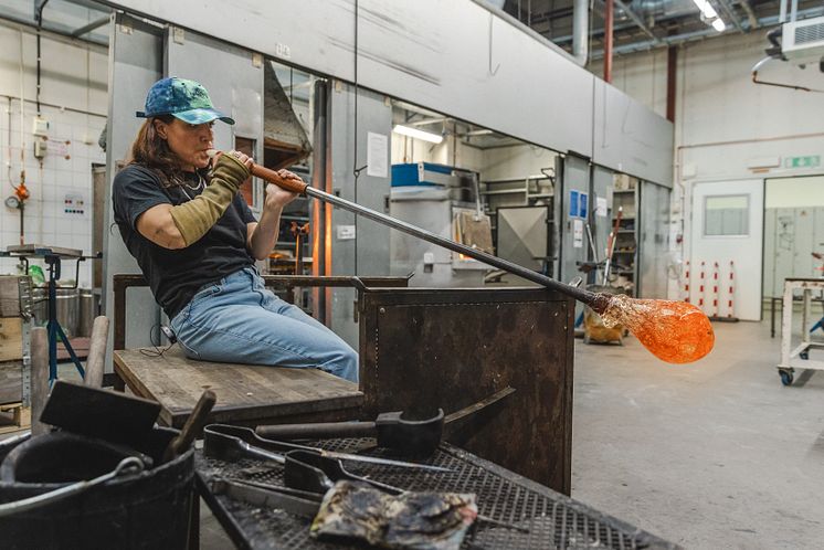 When glass meets steel 