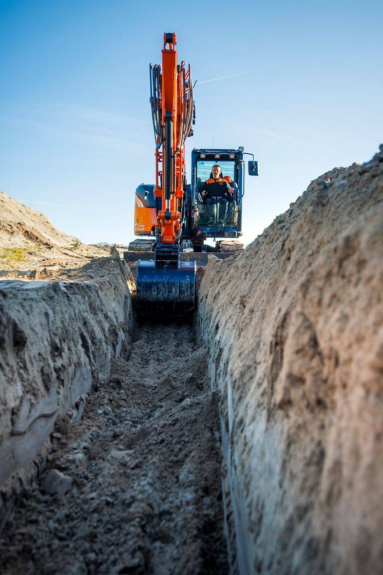 zx95us-7_medium-excavator_hitachi-construction-machinery_img014_high