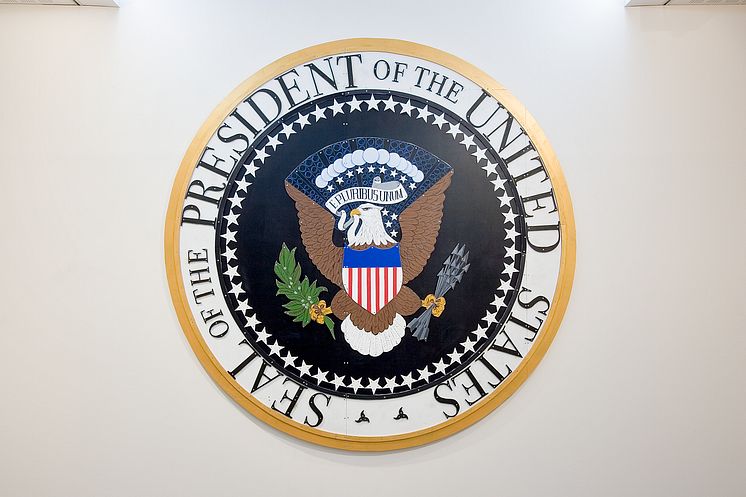 Tom Sachs,Presidential Seal, 2004