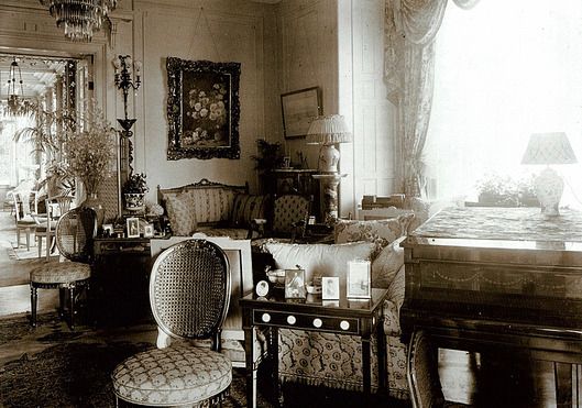 Salon med flygel-2.jpg