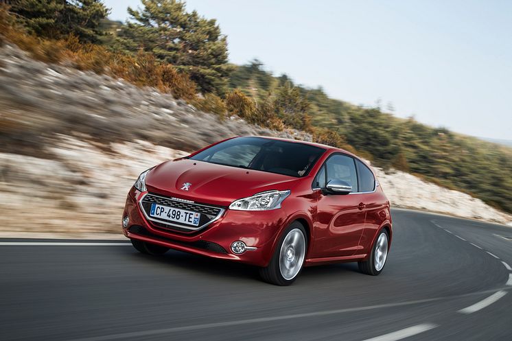 Sverigepremiär för Peugeot 208 GTi - komprimerad körglädje