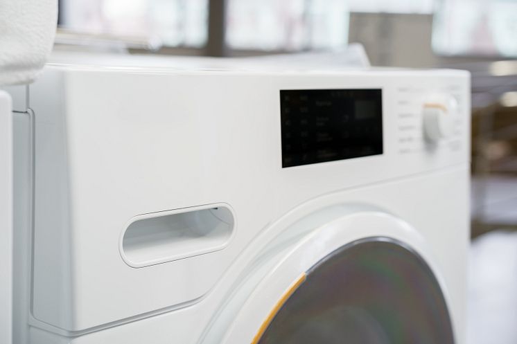 49029925-new-washing-machine-in-a-home-appliances-store.jpg