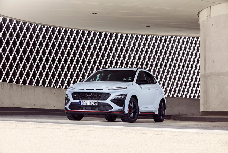 hyundai-kona-n-test-drive-sonic-blue-static-14