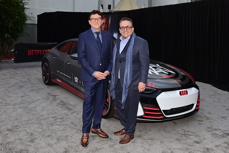 Anthony & Joe Russo foran Audi e-tron GT ved The Gray Man premieren