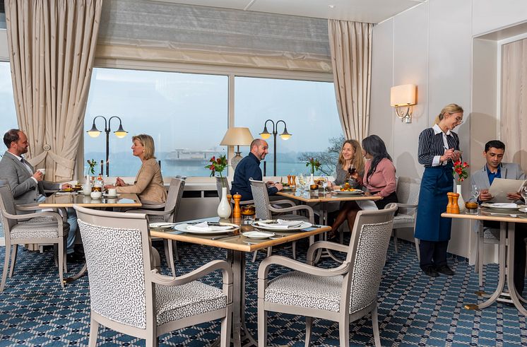 Einzigartiger Ausblick: Das Restaurant im Maritim Hotel Kiel im neuen Look. 