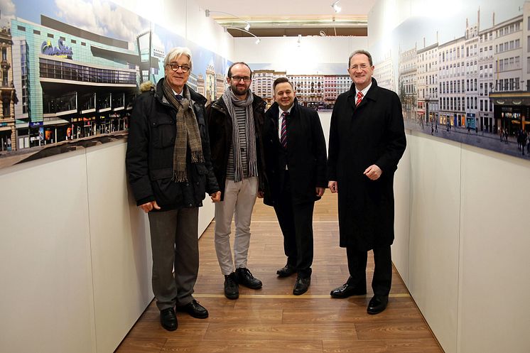 Dr. Volker Rodekamp, Jörg Dietrich, Thomas Oehme und Dr. Harald Langenfeld eröffneten die Ausstellung "Die Straßen Lyons | Les rues de Leipzig" im Hauptbahnhof