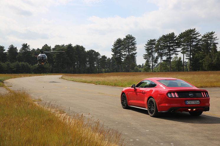 Egy új filmjében Ben Collins, a korábbi ‘Stig’ a Ford Mustangot nevezte a legjobb kaszkadőrautónak; Európában 10.000 Mustang talált gazdára