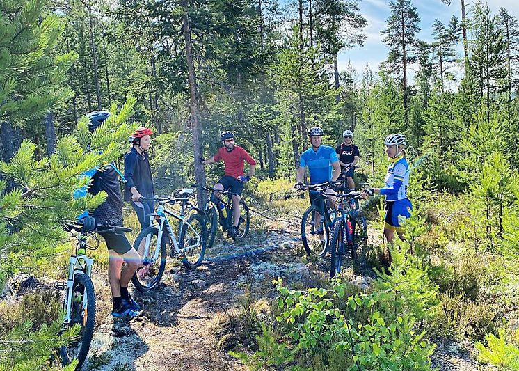 Cykelguider i Järvsö. Foto Järvsöguiderna