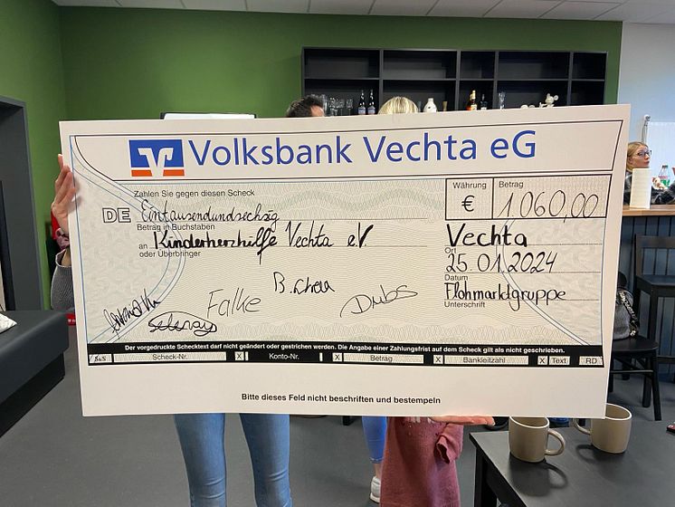 Studierende sammeln 1060 Euro mit Spendenflohmarkt für die Kinderherzhilfe