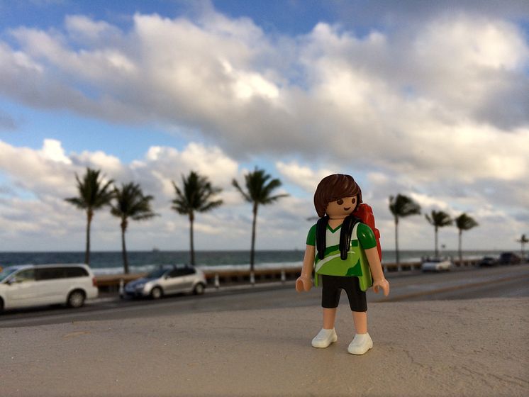Der PLAYMOBIL-Weltreisende Tim am Strand von Fort Lauderdale