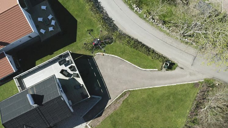 Video of autonomous drone delivering defibrillator (AED) to an emergency response of a sudden cardiac arrest in Sweden
